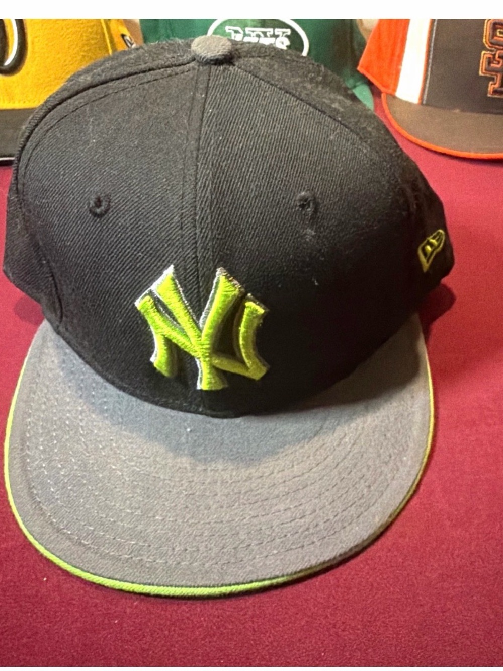 New Era men’s Black & Gray Snapback with Neon Green NY Yankees Logo